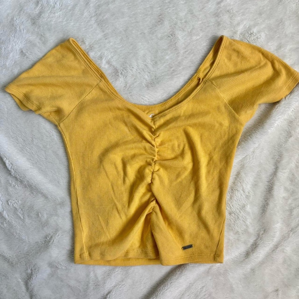yellow ribbed gina Hollister crop top